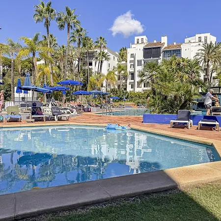 Blukai And Pool With Private Parking Apartment *