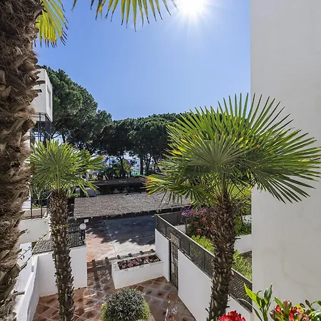 Blukai And Pool With Private Parking Apartment