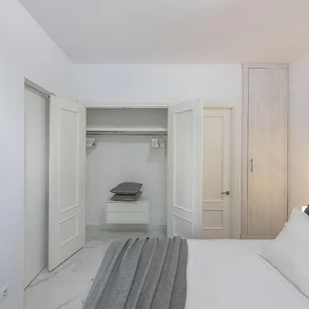Blukai And Pool With Private Parking Apartment
