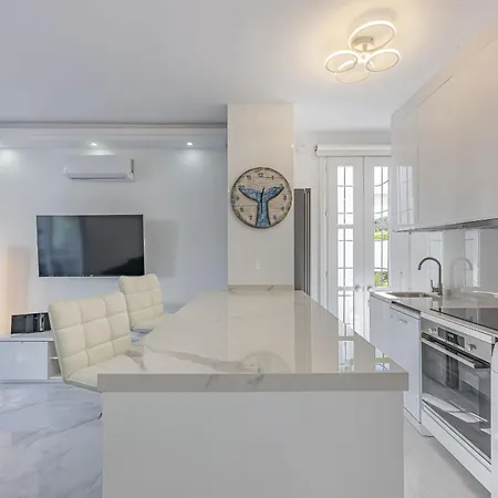 Apartment Blukai And Pool With Private Parking Marbella