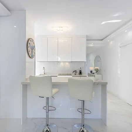 Blukai And Pool With Private Parking Apartment *
